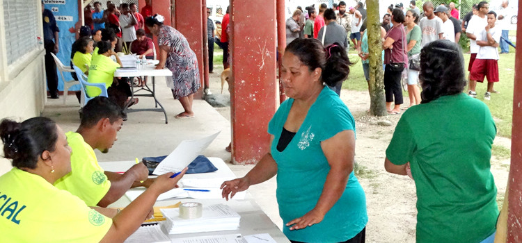 Aenkan voters get their ballots at the Rita Elementary School polling station Monday 11/16/2015 during the RMI national election. Tabulation of Majuro regular votes was nearly complete as of 2pm Tuesday 11/16/2015. Photo: Isaac Marty. RMI Election Update Tuesday PM