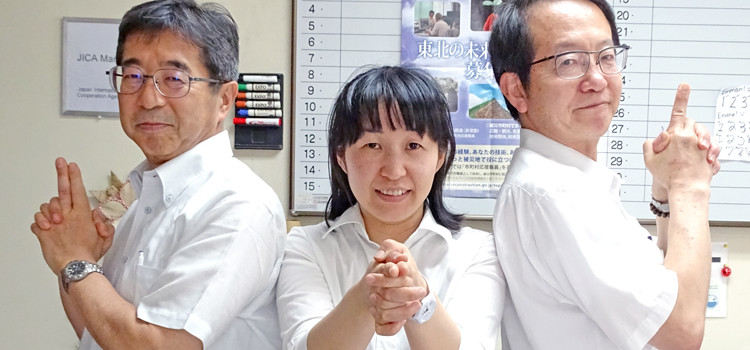 Tetsuro Morita (left) currently works with the Office of Environmental Planning and Policy Coordination (OEPPC), while Tomoko Kamochi (middle) teaches at Uliga Elementary School and Masahiro Tomino works at Majuro Atoll Waste Company. Where there’s JICA, there’s hope