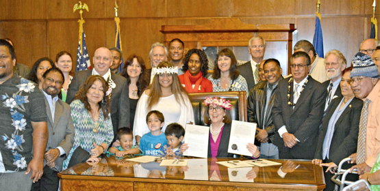 Marshallese and Micronesians joined with Oregon Governor Kate Brown (seated) last week as she signed legislation opening health insurance to citizens of the freely associated states, making Oregon the first US state to do so. Photo: David Anderson. FAS citizens engage with legislators in US