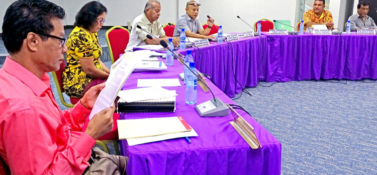 The Public Accounts Committee launched nine days of hearings Tuesday. From left: Bikini Senator Eldon Note, Utrik representative Minister Amenta Matthew, Ailuk Senator Maynard Alfred, Chairman Likiep Senator Leander Leader, Jr., Majuro Senator David Kramer and Vice Speaker Jejwarick Anton. Photo: Hilary Hosia. Feisty hearings for Public Accounts