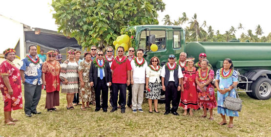 At the handover, from left: Evelyn Lanki, Minister Mattlan Zackhras, Angela Zackhras, Babara Alfred, Taiwan Technical Mission’s Allison Hsu, Mayor Rufina Jack, Tobolar GM Jemi Nashion, Rev. Palukne Johnny, Minister Mike Halfrety, Minister Alfred Alfred, Jr., Senator Sherwood Tibon, ROC Ambassador Daniel DW Tang, President Hilda Heine, Iroij Katwel Jormelu, Iroij Boklong Zackios, Alap Ain Kabua, Jimon Jerbal, Lerooj Loies Jerbal and Lerooj Aine Joseph. Tobolar ‘Tanks’ to Taiwan