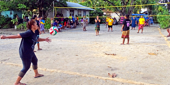 Team Jinen Bokbok battled Team Pineapple at the Delap “court” mini-summer league earlier this week. Majuro Mayor Ladie Jack and wife Ritok visited with community members and promised to improve the sports court. Photo: Hilary Hosia Delap sports area gets help