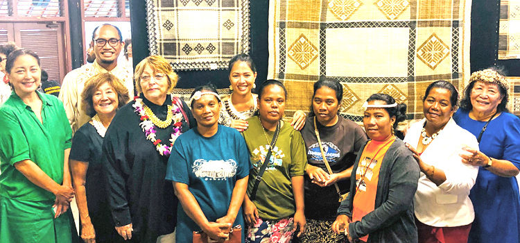 Jaki-ed weavers with the organizers of the Jaki-ed exhibit and auction at Bishop Museum in Honolulu. Photo: Catherine Murphy-Hardin Jaki-ed auction at Bishop Museum in HI