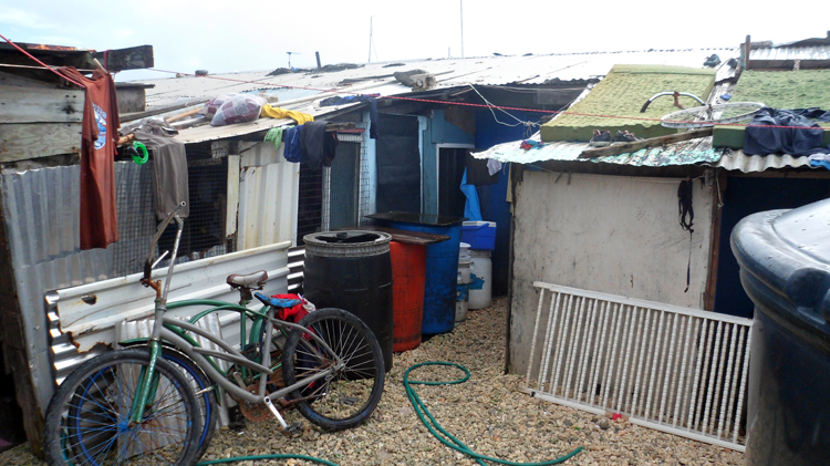 Ebeye mid corridor housing Carl Hacker SAM_0340