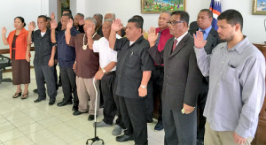 The KBE Council being sworn in for office at the High Court by Chief Justice Carl Ingram. Photo: Jack Niedenthal.