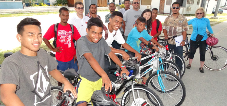 The Baninnur Club with its new bicycles donated by the Kiwanis Club of LaJolla, California. Photo: Isaac Marty. Bikes new Baninnur Club donation