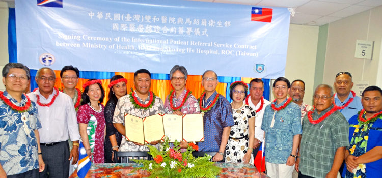 RMI Health Minister Kalani Kaneko and Shuang Ho Hospital Vice Superintendent Dr. Jia-Wei Lin (center) hold up the signed medical referral agreements following a ceremony during last week’s visit by Taiwan Foreign Mimister David Tawei Lee. They are surrounded by RMI and Taiwan officials. Photo: Isaac Marty. A rocking’ ROC VIP visit