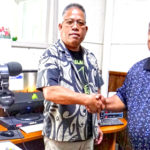 A memorandum between V7AB Radio Marshall Islands and KMWR 98.9 FM Radio in Springdale, Arkansas was sealed by V7AB General Manager Antari Elbon (left) and KMWR 98.9 FM founder Larry Muller at the V7AB studio.