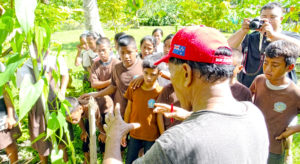 Laura resident Jabukja Aikne talked to Woja Elementary students last week about the “what, how and why” of successful farming in Majuro. Photo: Kelly Lorennij.