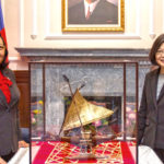 Marshall Islands Ambassador to Taiwan Neijon Edwards presented a Marshallese outrigger canoe model along with her diplomatic credentials to Republic of China President Tsai Ing-wen at a ceremony in Taipei February 15.