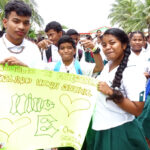 Upper grade students at Marshall Islands High School welcomed incoming freshmen and new teachers with signs, songs and good spirits last week. Photo: Wilmer Joel.