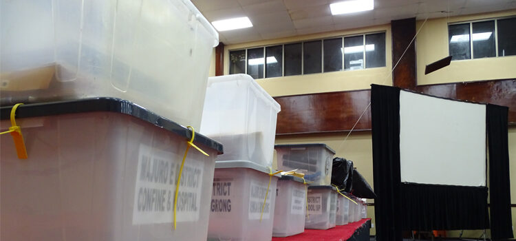 Aur race too close to call