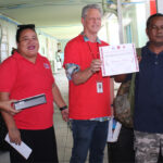 It was a big day June 24 for recognizing blood donors in the Majuro community. Numerous people donated blood during the celebration of Blood Donor Day at Majuro hospital. Prizes and recognition were give to many, including Manner Henos (blue shirt), by from left: Dr. Rodney Catilo, International Federation of the Red Cross’ Lemau Afamasaga, Secretary Jack Niedenthal and Red Cross Society President Dr. Alex Piñano. Photo: Eve Burns.