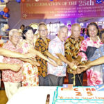 Sunday night April 30 saw the return of one of Majuro’s most popular events: A party on board the flagship of the Taiwan Navy, the Pan Shi. A cake cutting ceremony to mark the 25th anniversary of Marshall Islands-Republic of China/Taiwan ties was a highlight of the evening on the navy vessel. Photo: Hilary Hosia.