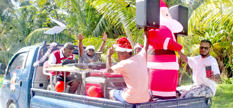 Wotje kids meet Santa