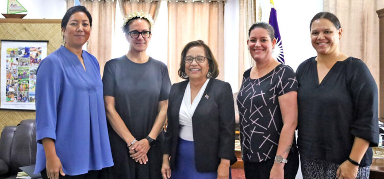 The University of Hawaii and the College of the Marshall Islands are expanding opportunities for Marshallese students to achieve degrees in social work. The visiting UH team met with President Hilda Heine to update her on developments. UH Thompson School of Social Work and Public Health representatives Susan Kreif, second from left, and Emma Reimers-Kurashige, second from right, met with President Hilda Heine last week. Joining them were President’s Chief of Staff Emma Kabua-Tibon, left, and MI-EPI’s Molly Murphy. Photo: Samelda Leon. UH-CMI partner for degree program