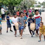 Kids chase after the Marshall Islands Chamber of Commerce’s annual Christmas Parade floats to grab more candy during the December 21 parade. Photo: Wilmer Joel.