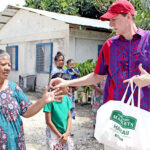 US Embassy Deputy Chief of Mission Lance Posey joined the annual Christmas parade December 21, enjoying his role as one of Santa’s elves. Photo: Wilmer Joel.