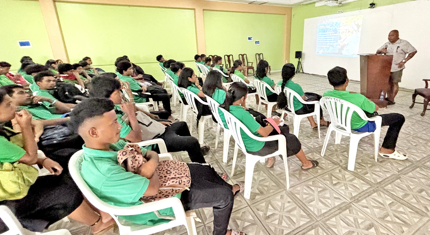 Bank backs student program